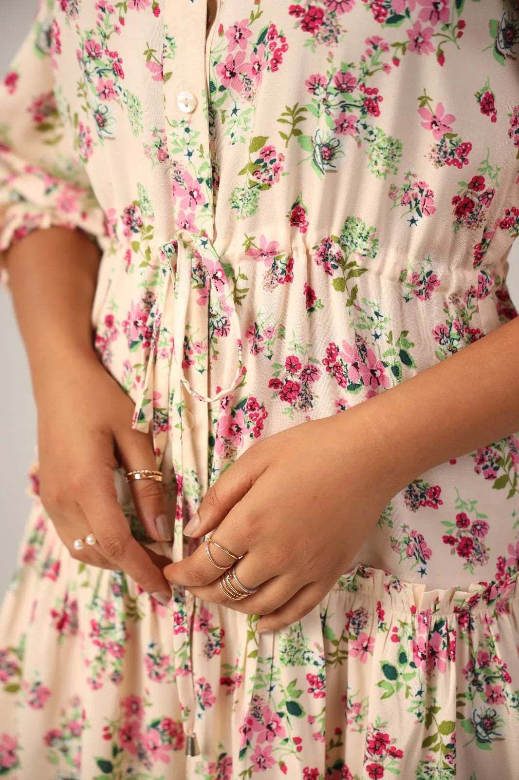 Rayon Ditsy Floral Collar Short Dress Fabric detailing 