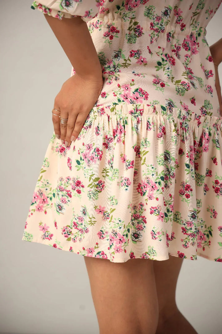 Rayon Ditsy Floral Collar short Dress model closeup look Rayon Ditsy Floral Collar short Dress model closeup look 