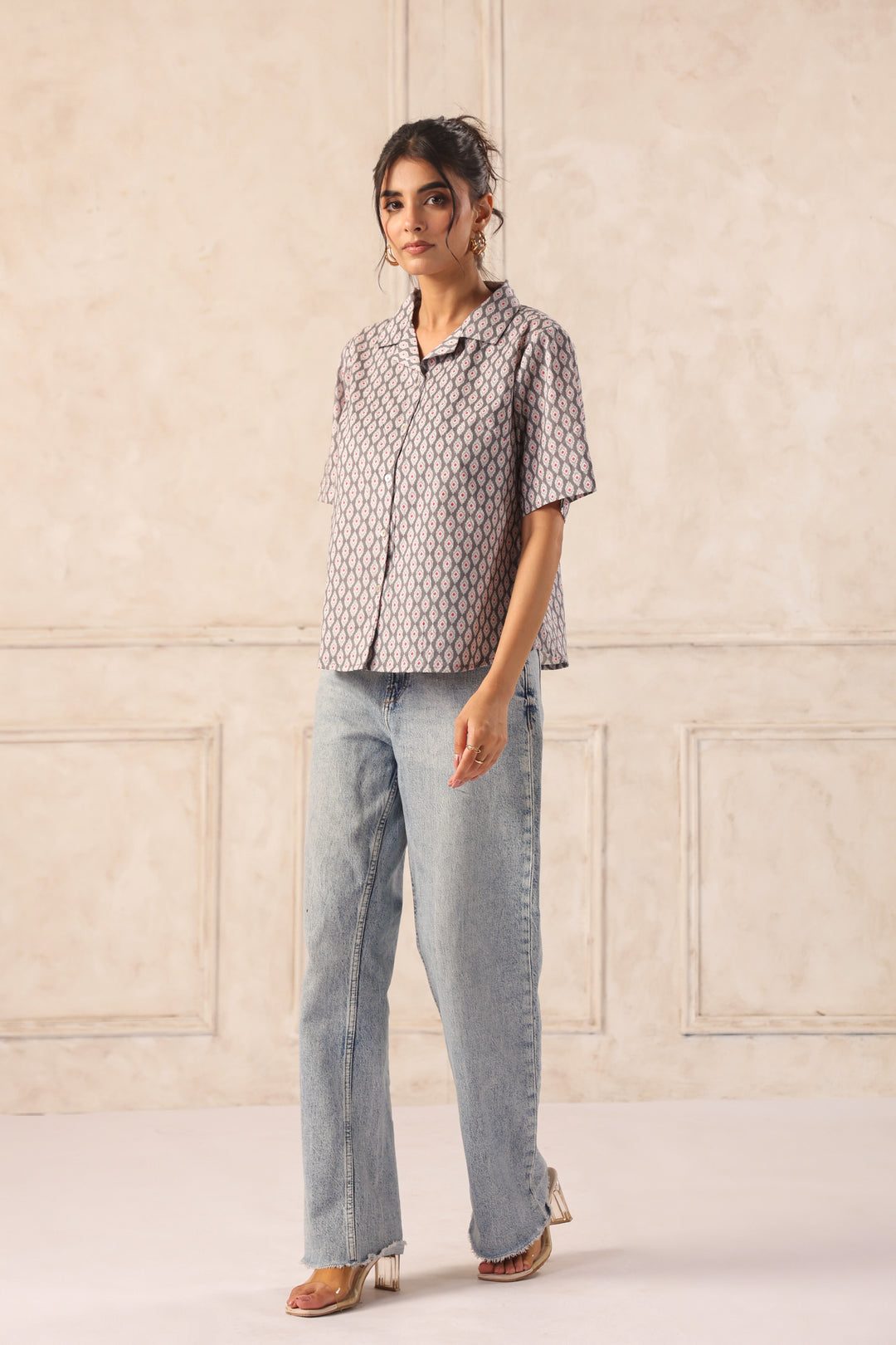 Woman in patterned Western shirt and light denim jeans, chic casual outfit