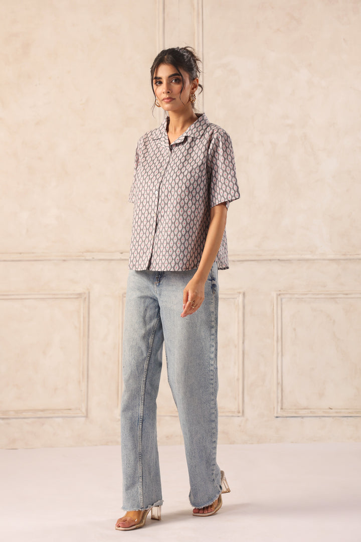 Woman in patterned Western shirt and light denim jeans, chic casual outfit